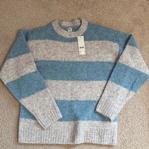 NWT‼️BDG Women’s size large Blue and Gray Striped Sweater